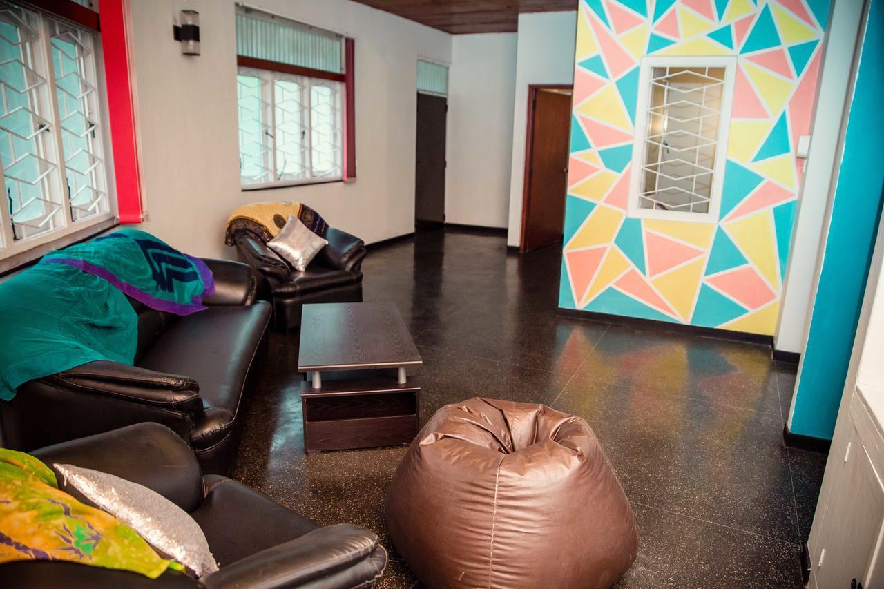 Tuk Tuk Hostels Коломбо Екстериор снимка