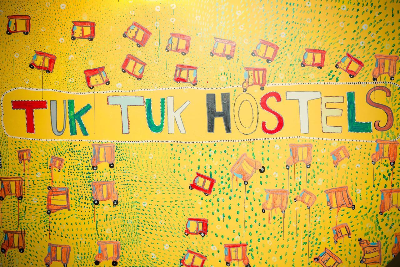 Tuk Tuk Hostels Коломбо Екстериор снимка