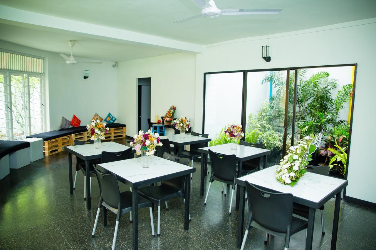 Tuk Tuk Hostels Коломбо Екстериор снимка