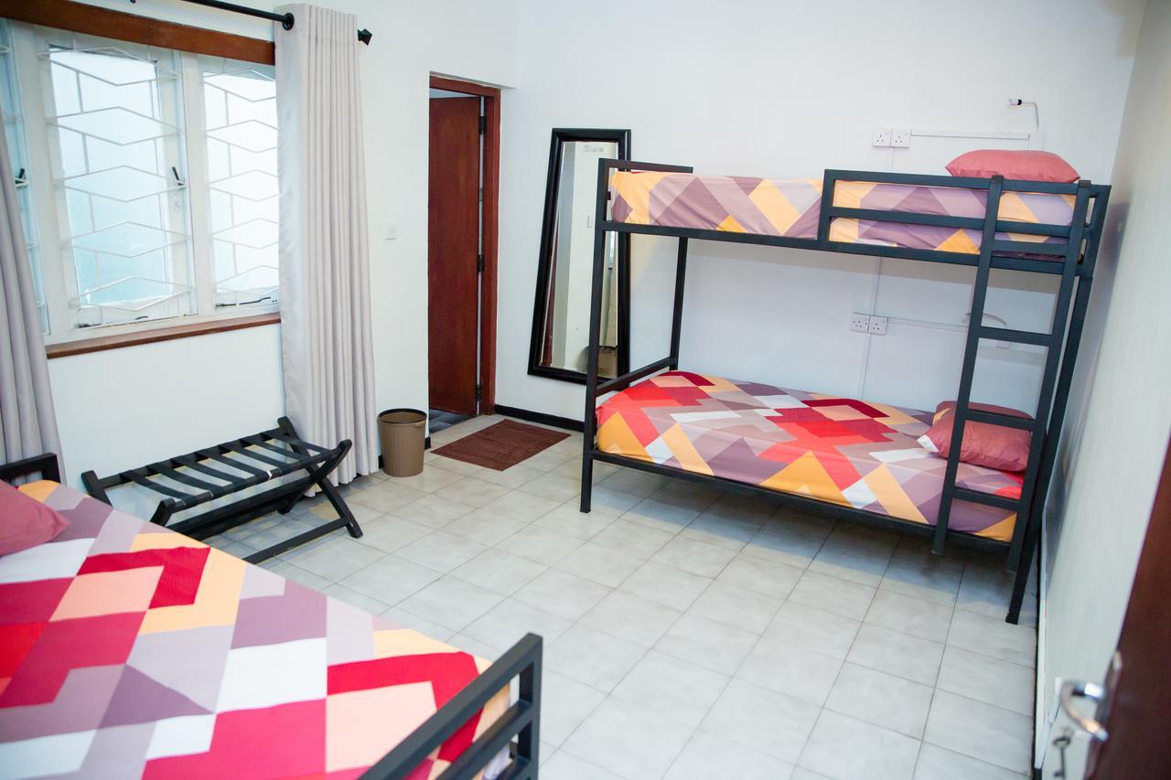 Tuk Tuk Hostels Коломбо Екстериор снимка