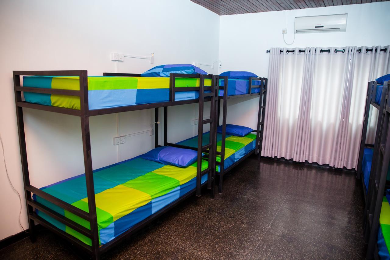 Tuk Tuk Hostels Коломбо Екстериор снимка