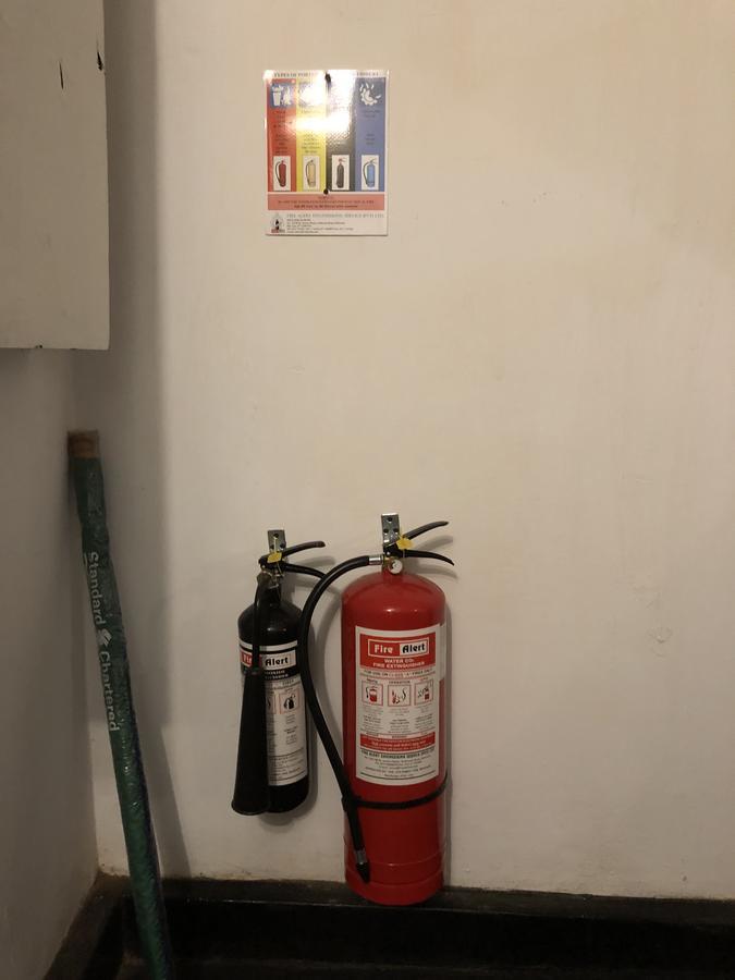 Tuk Tuk Hostels Коломбо Екстериор снимка